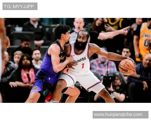 快船后卫全明星连续得分，助球队完胜对手