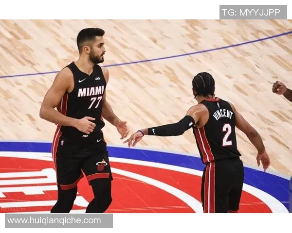 老鹰再胜活塞,杨恩砍下23+8带领球队赢得比赛 老鹰再胜活塞,杨恩砍下23+8带领球队赢得比赛