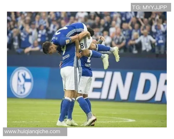 沙尔克04客场悲剧！奥格斯堡逆袭取胜，主场优势再现