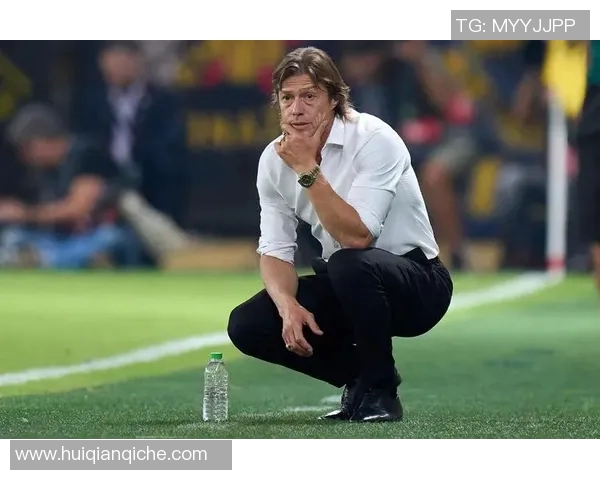 塞维利亚队长受伤退出赛季，球队排名受到严重影响